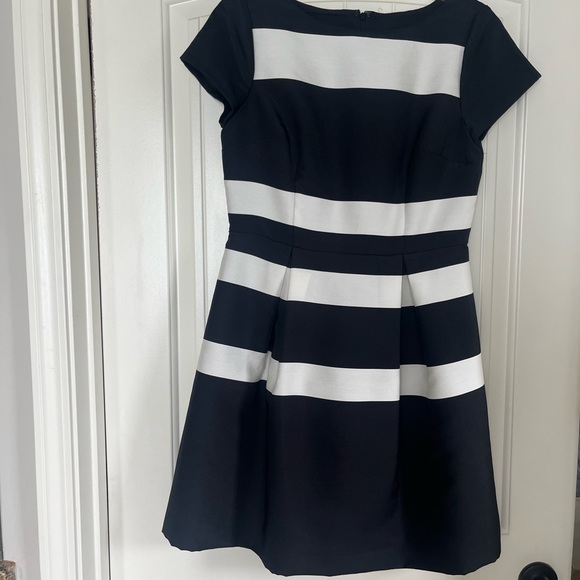 Ann Taylor Fit and Flare Black and White Dress Size 6 - Picture 2 of 9